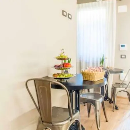 Accademia 21 Bed & Breakfast 4*